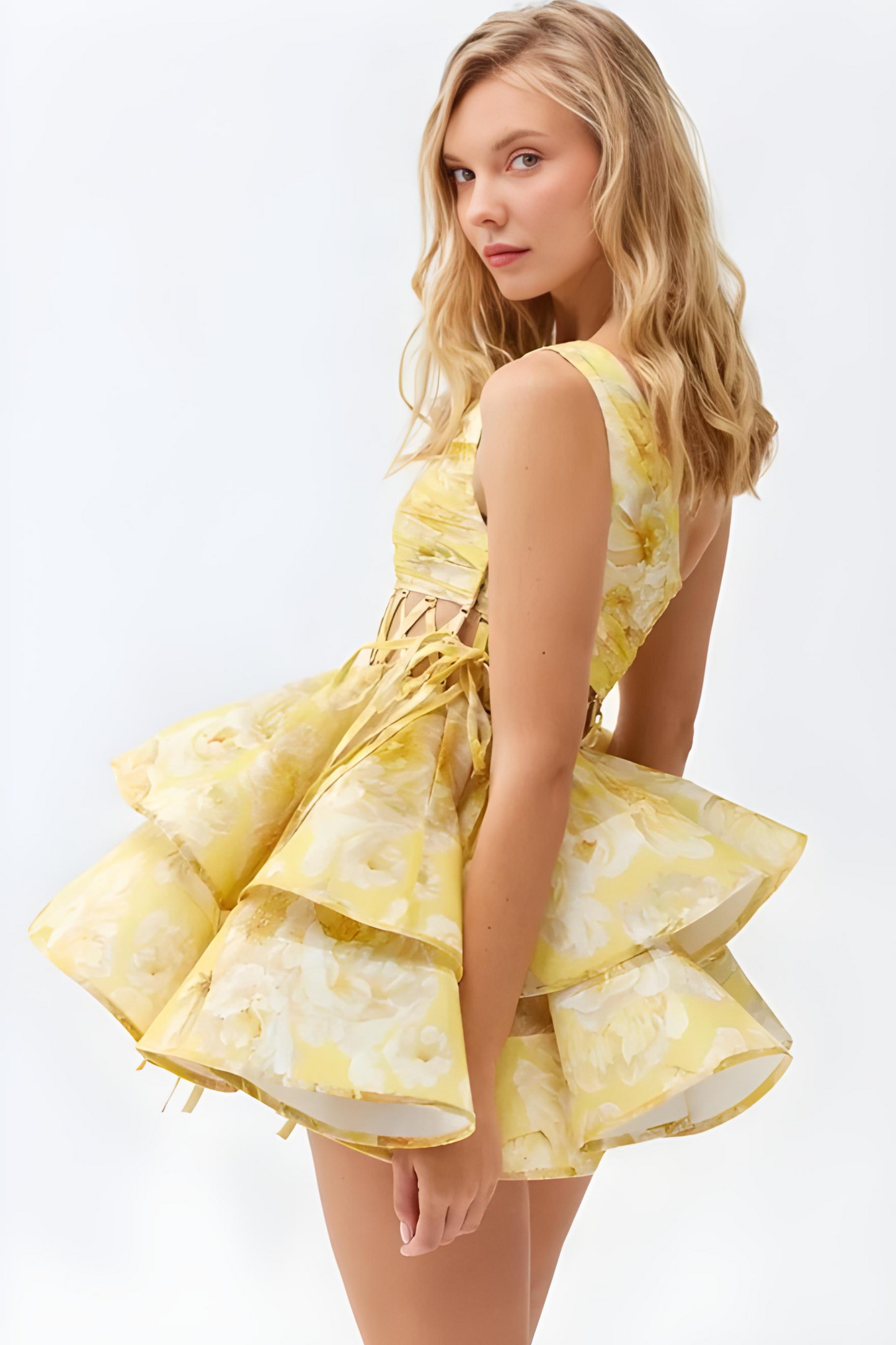 Daphne | Jupe courte à bretelles à motif fleurs