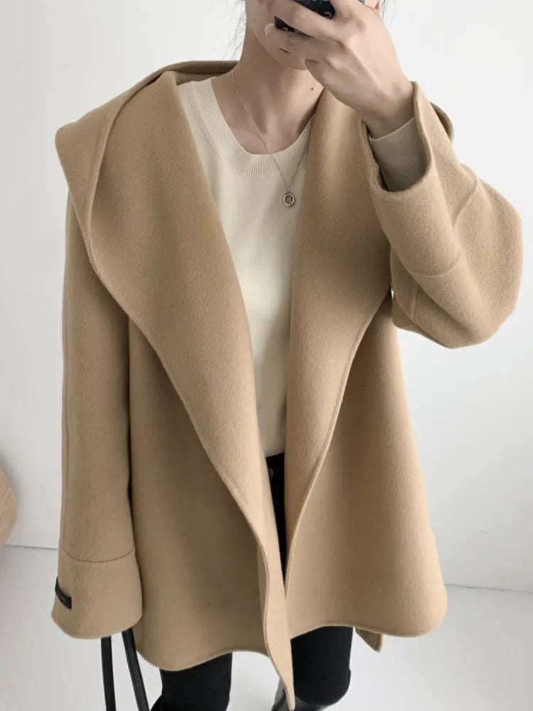 Elira™ Manteau en laine à capuche — chaleur douce et allure contemporaine