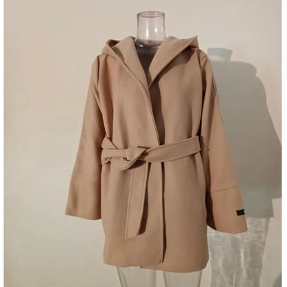Elira™ Manteau en laine à capuche — chaleur douce et allure contemporaine