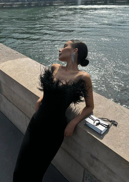 Anastasia | Robe à Plumes Élégante et Raffinée