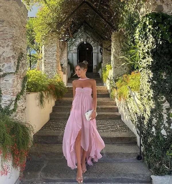 Robe longue à bretelles à volants Collins – élégance fluide et féminine pour toutes les occasions