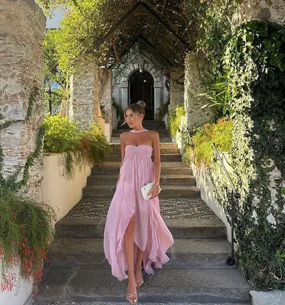 Robe longue à bretelles à volants Collins – élégance fluide et féminine pour toutes les occasions