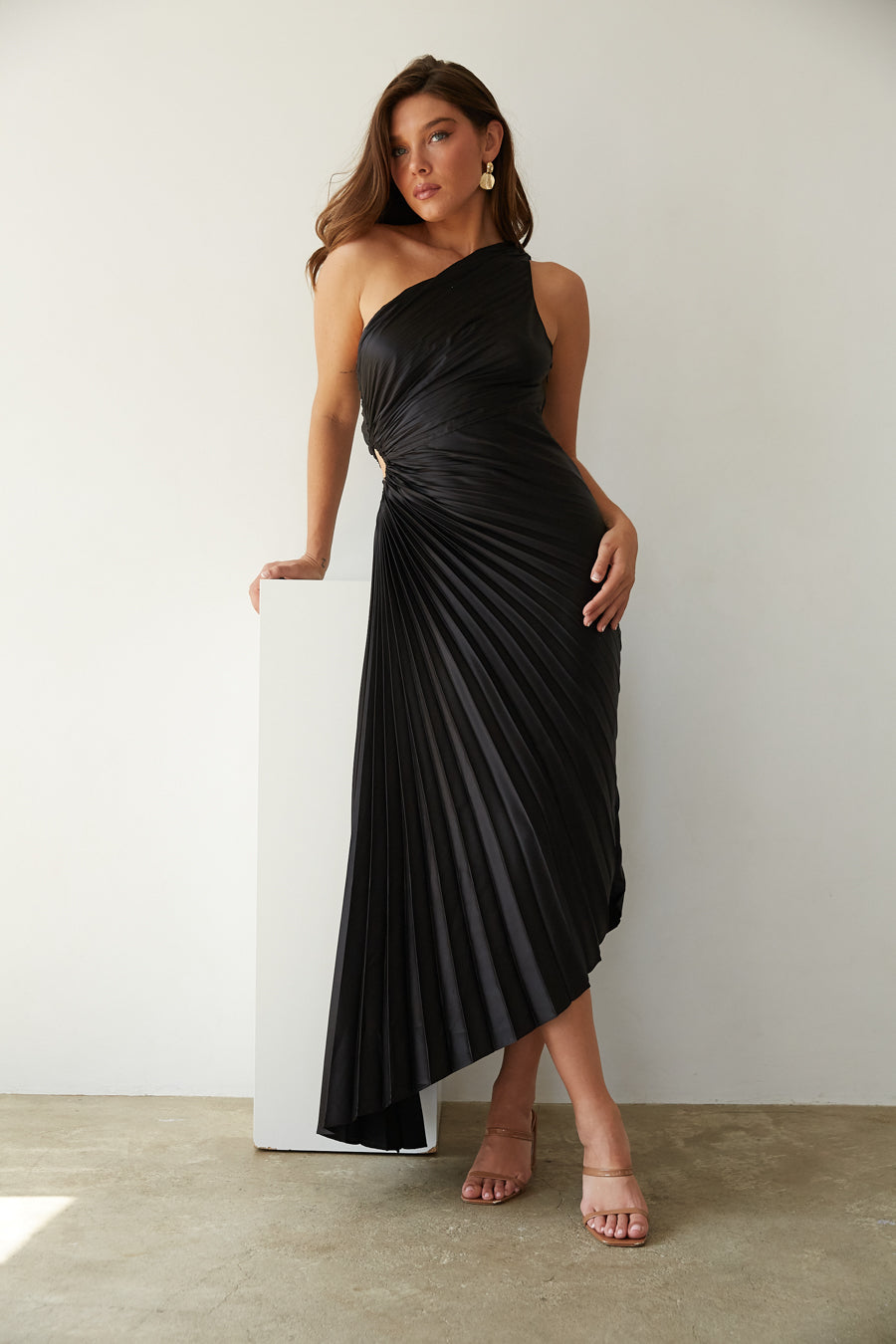 Robe midi à épaules dénudées avec manchette transparente — Billy Joan